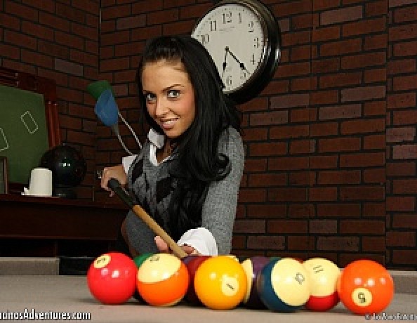 ../v4-tour/content/pa_2010-04-12_stephcane_pooltable/4.jpg