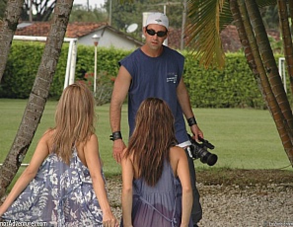 ../v4-tour/content/pa_onlocation_2007-08-12_saracris/2.jpg